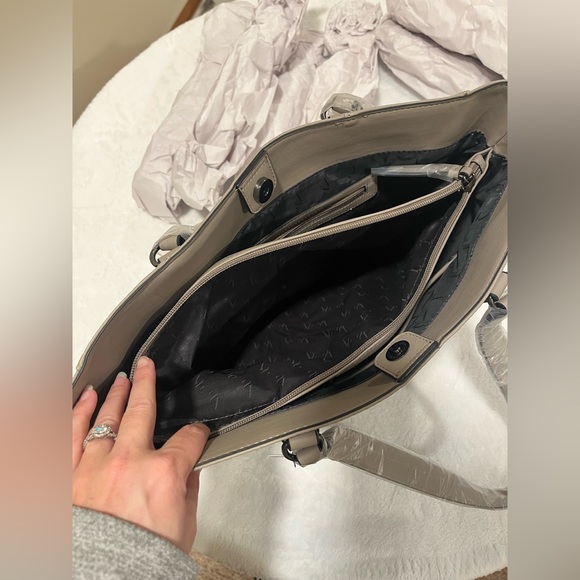 NWT Simply Vera Vera Wang Lavey Raddix Tote Bag - VEGAN LEATHER - Picture 6 of 10